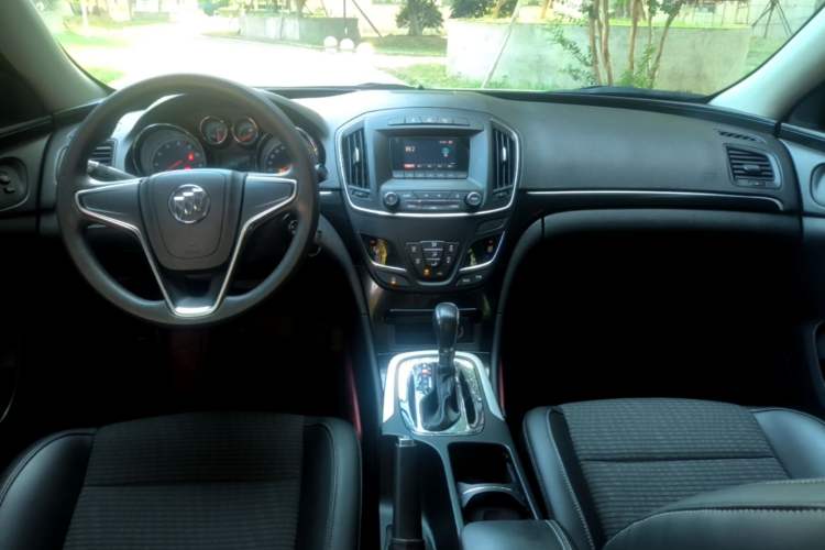 Used Buick Regal 2015 1.6T Leading Technology Model Center Console
