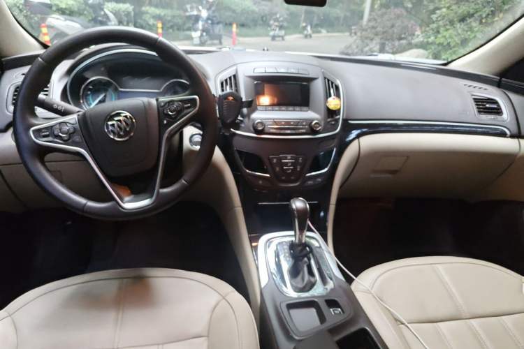 Used Buick Regal 2015 2.0L Elite Fashion Edition Center Console