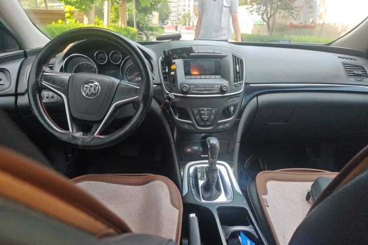 Used Buick Regal 2015 1.6T Leading Technology Model Center Console