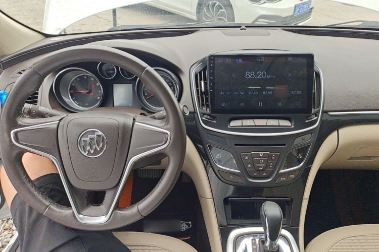 Used Buick Regal 2015 2.0L Leading Fashion Edition Center Console