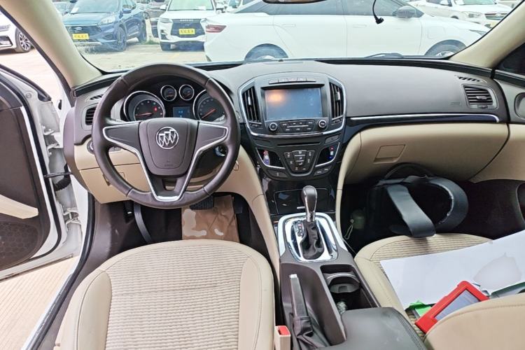 Used Buick Regal 2015 2.0L Leading Fashion Edition Center Console