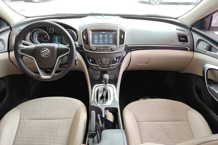 Used Buick Regal 2015 2.0L Leading Fashion Edition Center Console