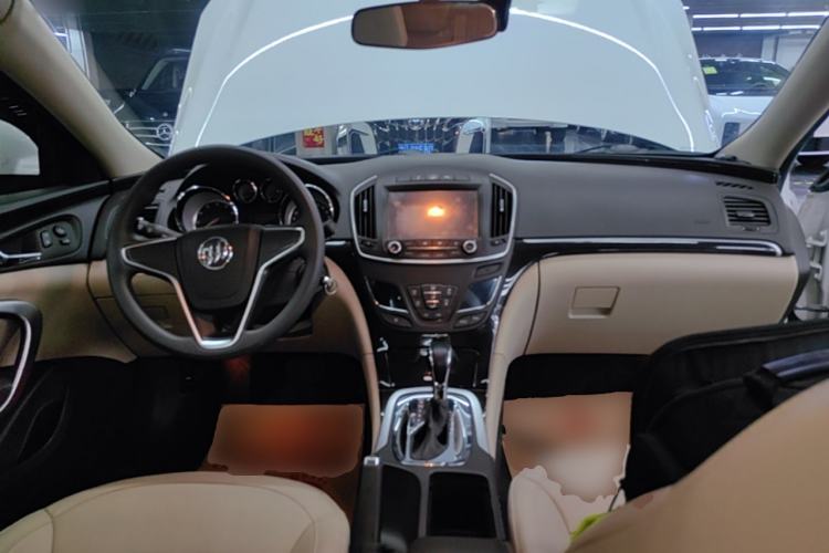 Used Buick Regal 2015 2.0L Leading Fashion Edition Center Console