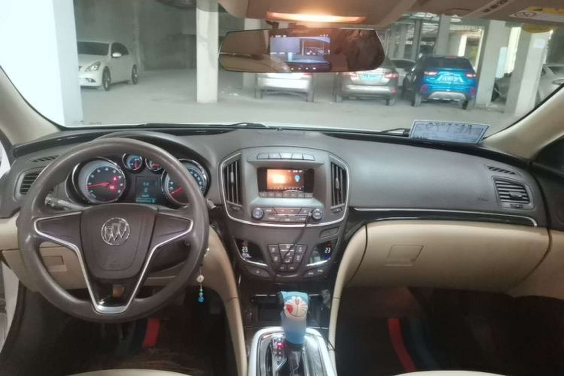 Used Buick Regal 2015 2.0L Leading Fashion Edition Center Console