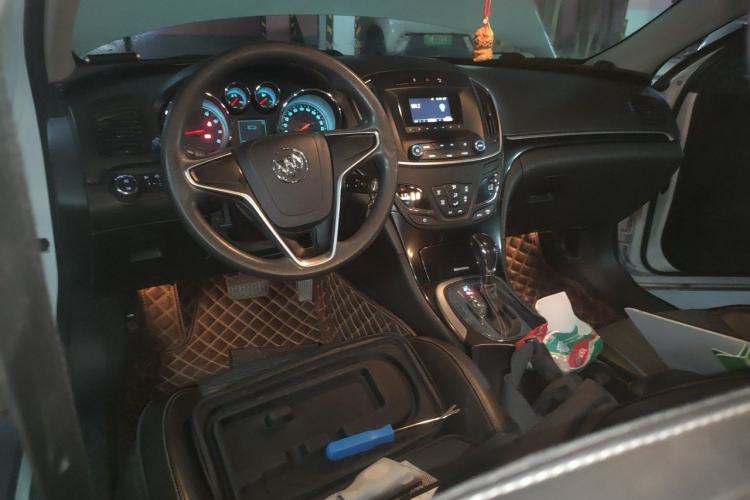 Used Buick Regal 2015 1.6T Leading Technology Model Center Console