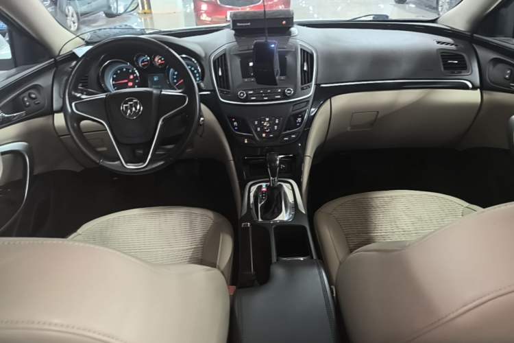 Used Buick Regal 2015 2.0L Leading Fashion Edition Center Console