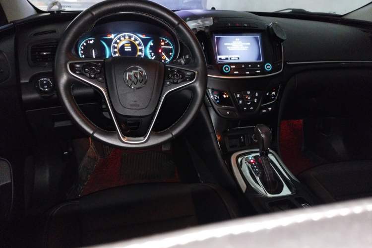 Used Buick Regal 2015 1.6T Elite Tech Model Center Console