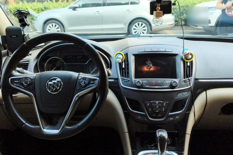 Used Buick Regal 2015 2.0L Elite Fashion Edition Center Console