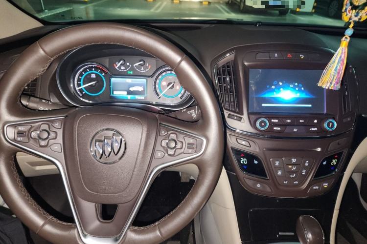 Used Buick Regal 2015 2.0L Elite Fashion Edition Center Console