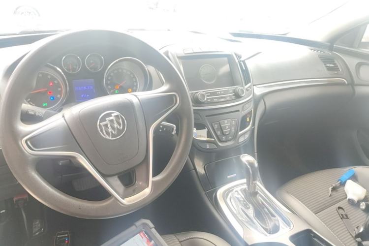 Used Buick Regal 2015 1.6T Leading Technology Model Center Console