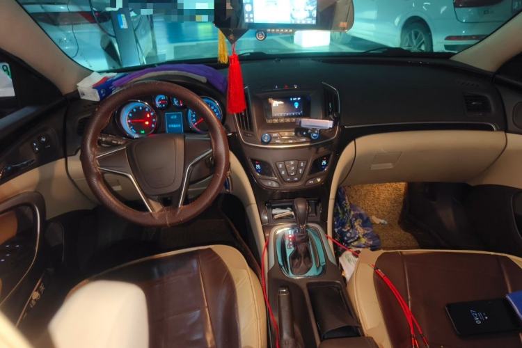 Used Buick Regal 2015 2.0L Leading Fashion Edition Center Console