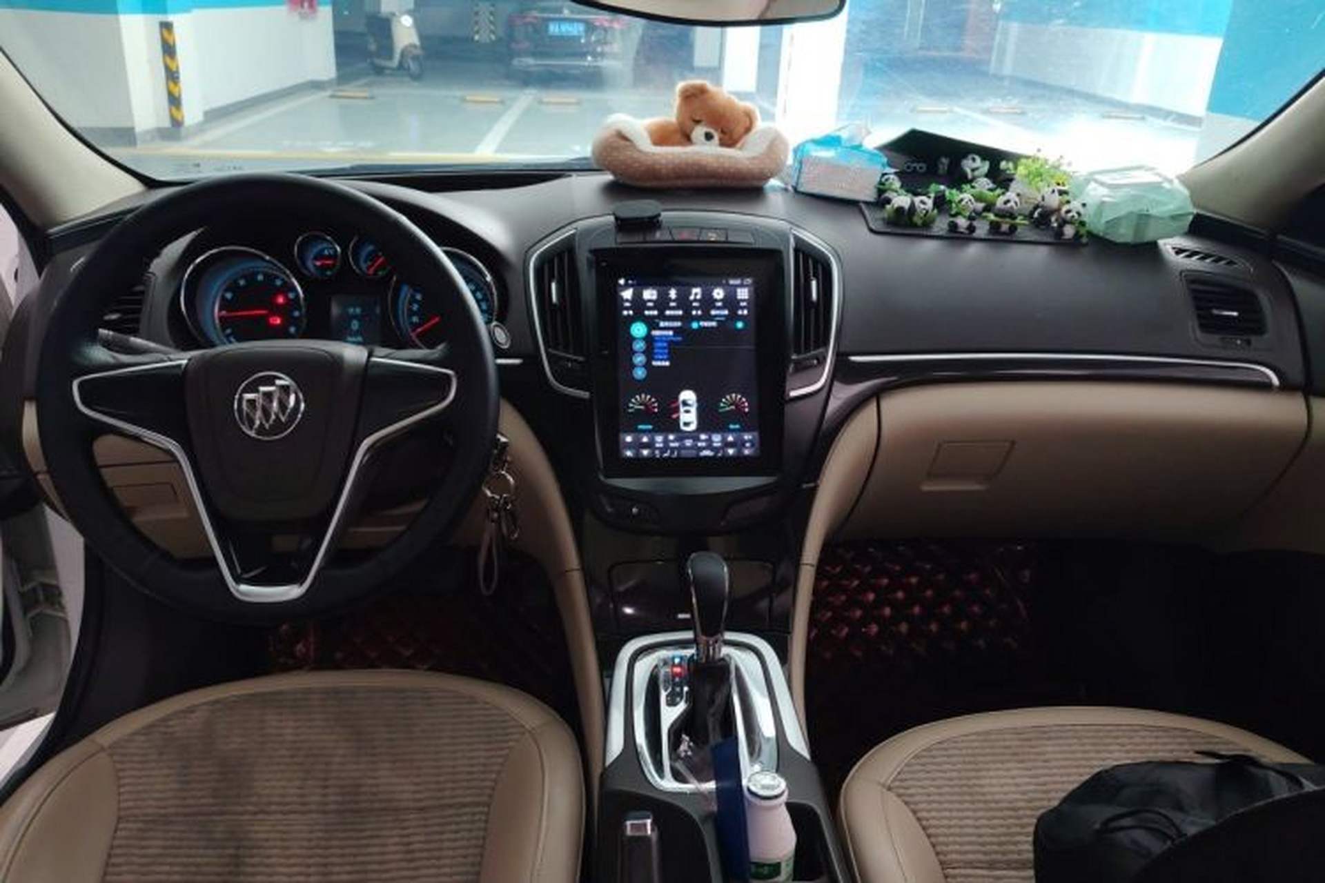 Used Buick Regal 2015 2.0L Leading Fashion Edition Center Console