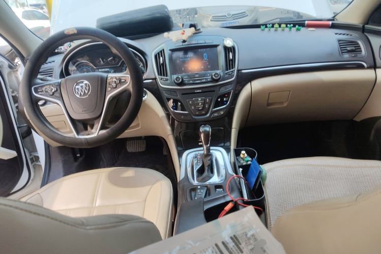 Used Buick Regal 2015 2.0L Elite Fashion Edition Center Console