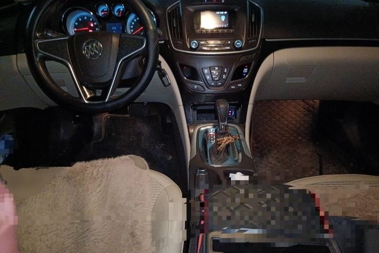 Used Buick Regal 2015 2.0L Leading Fashion Edition Center Console