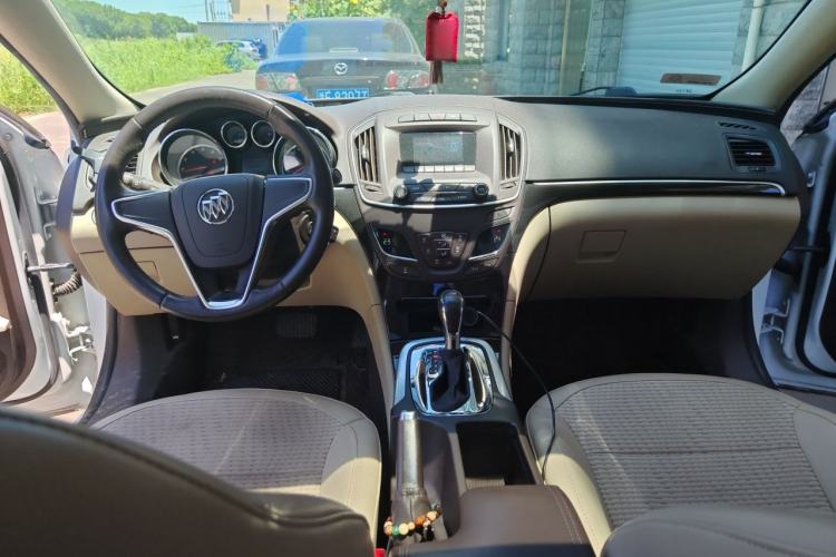 Used Buick Regal 2015 2.0L Leading Fashion Edition Center Console