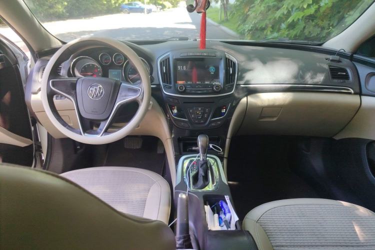 Used Buick Regal 2015 2.0L Leading Fashion Edition Center Console