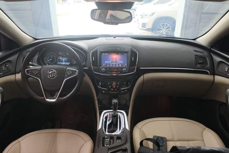 Used Buick Regal 2015 2.0L Elite Fashion Edition Center Console