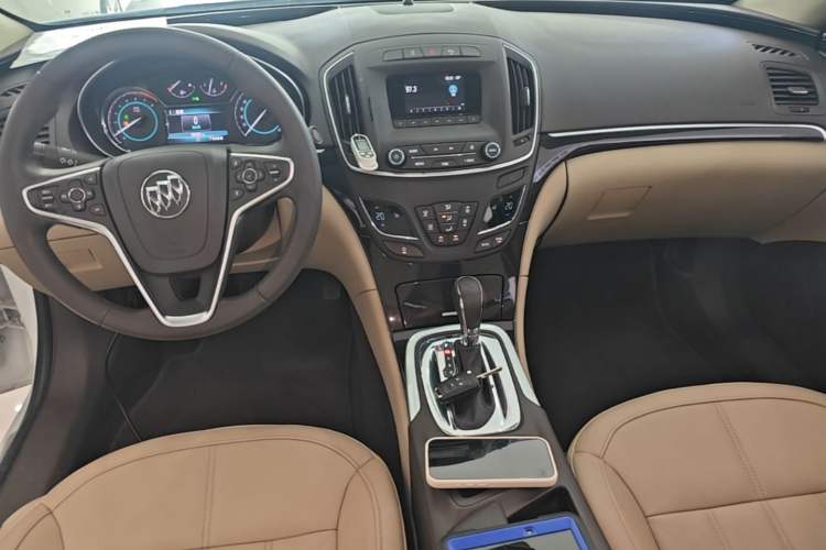 Used Buick Regal 2015 2.0L Elite Fashion Edition Center Console