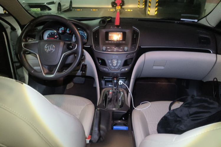 Used Buick Regal 2015 2.0L Leading Fashion Edition Center Console