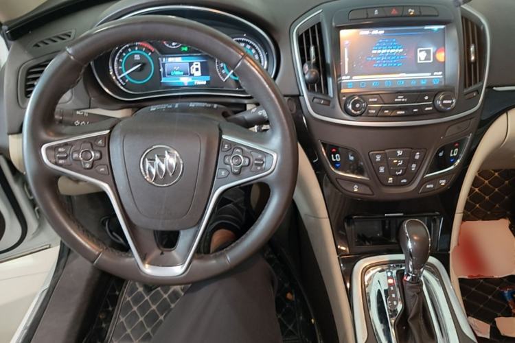Used Buick Regal 2015 2.0L Elite Fashion Edition Center Console