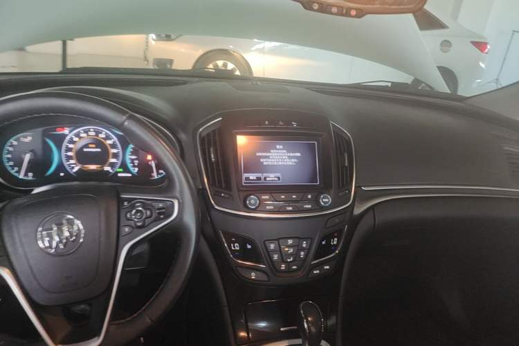 Used Buick Regal 2015 1.6T Elite Tech Model Center Console