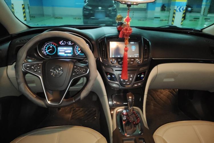 Used Buick Regal 2015 2.0L Elite Fashion Edition Center Console