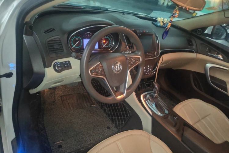 Used Buick Regal 2015 2.0L Elite Fashion Edition Center Console