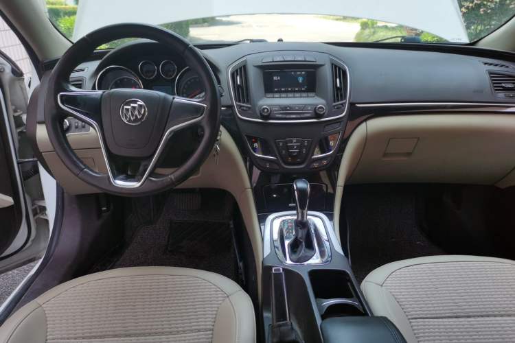 Used Buick Regal 2015 2.0L Leading Fashion Edition Center Console