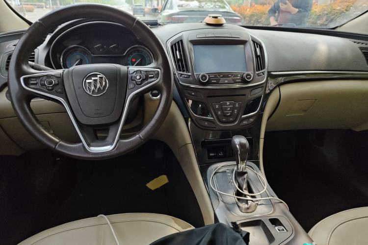 Used Buick Regal 2015 2.0L Elite Fashion Edition Center Console