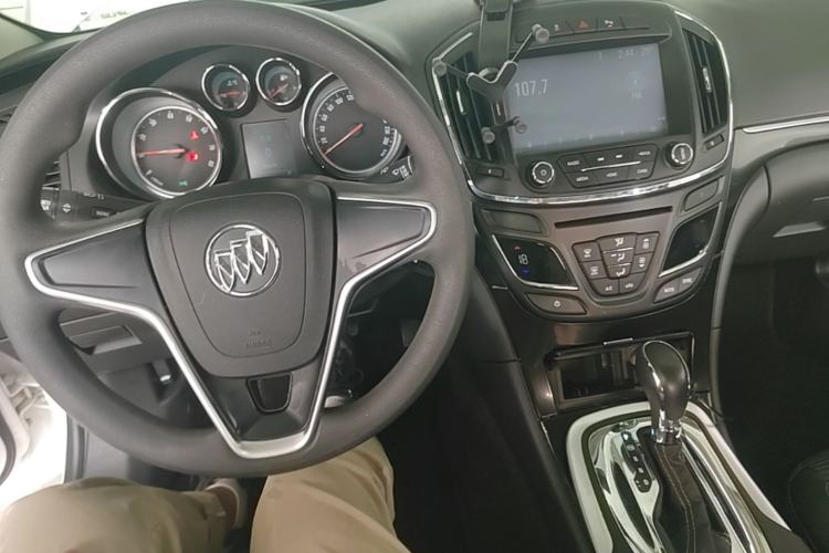 Used Buick Regal 2015 1.6T Leading Technology Model Center Console