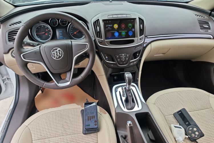 Used Buick Regal 2015 2.0L Leading Fashion Edition Center Console