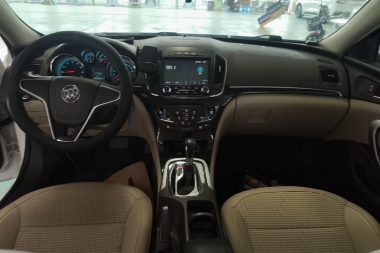 Used Buick Regal 2015 2.0L Leading Fashion Edition Center Console