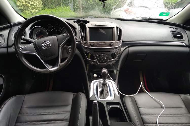 Used Buick Regal 2015 1.6T Fashion Tech Model Center Console