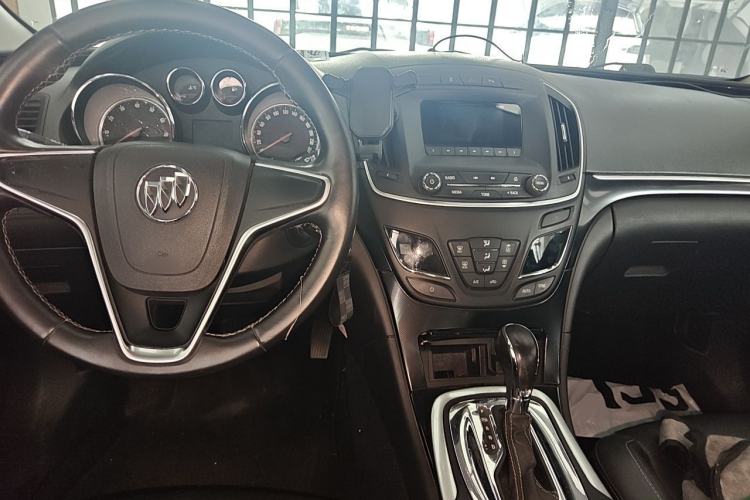 Used Buick Regal 2015 1.6T Leading Technology Model Center Console