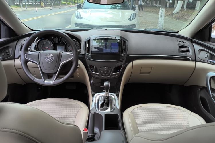 Used Buick Regal 2015 2.0L Leading Fashion Edition Center Console