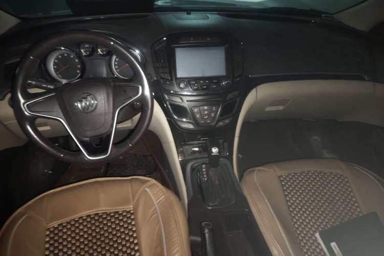 Used Buick Regal 2015 2.0L Leading Fashion Edition Center Console