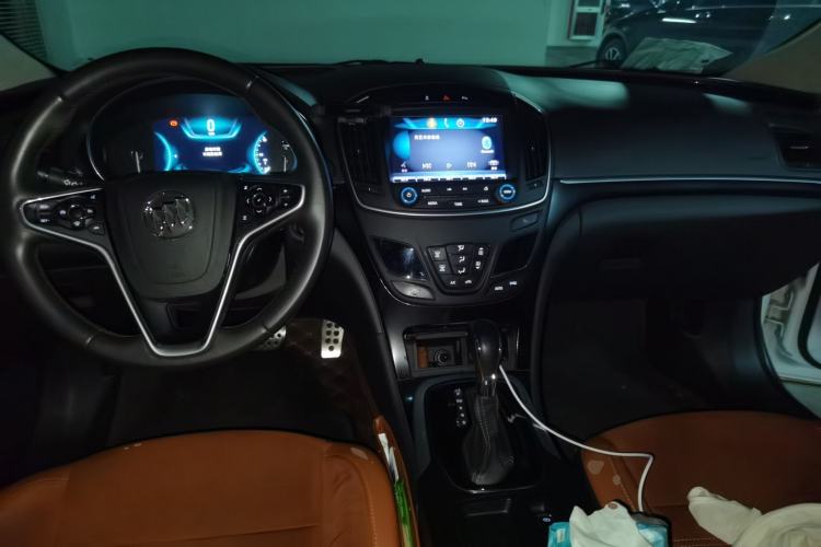 Used Buick Regal 2015 1.6T Elite Tech Model Center Console