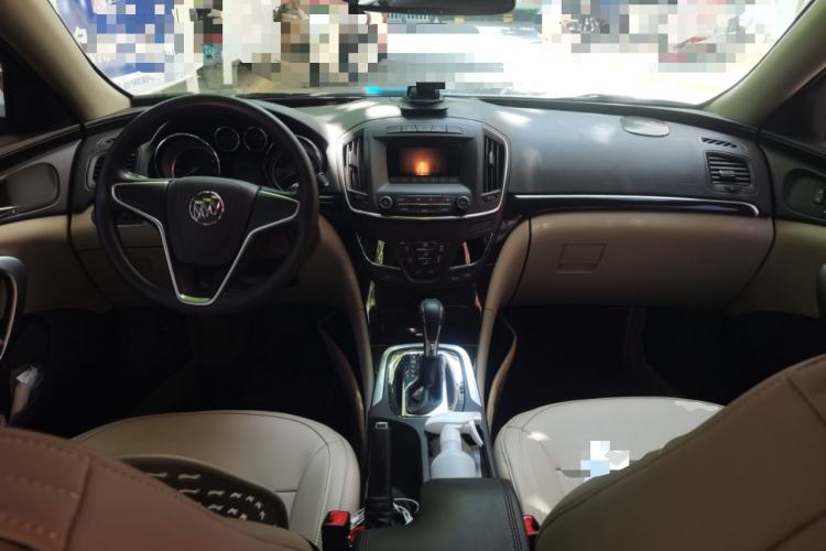 Used Buick Regal 2015 2.0L Leading Fashion Edition Center Console