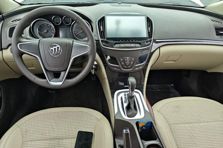 Used Buick Regal 2015 2.0L Leading Fashion Edition Center Console