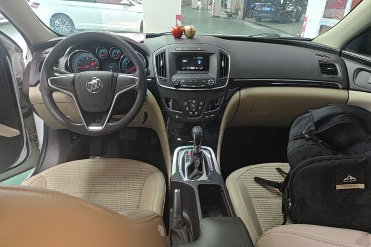 Used Buick Regal 2015 2.0L Leading Fashion Edition Center Console