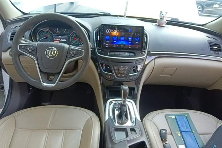 Used Buick Regal 2015 2.0L Elite Fashion Edition Center Console