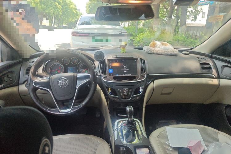 Used Buick Regal 2015 2.0L Leading Fashion Edition Center Console