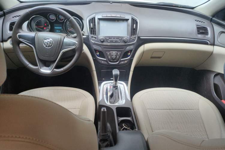 Used Buick Regal 2015 2.0L Leading Fashion Edition Center Console