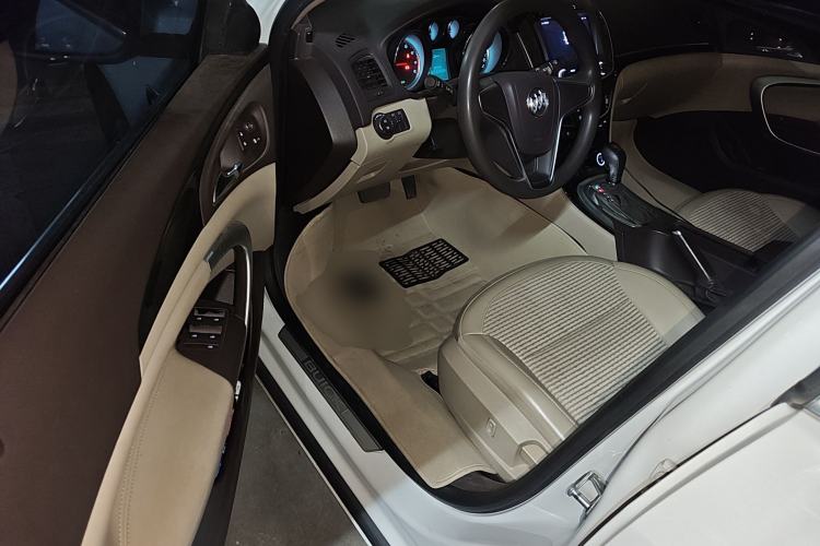 Used Buick Regal 2015 2.0L Leading Fashion Edition Driver Seat