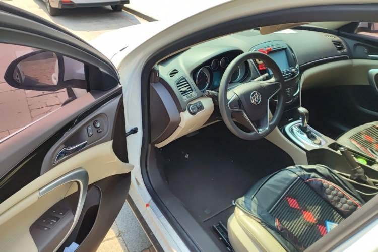 Used Buick Regal 2015 2.0L Leading Fashion Edition Driver Seat
