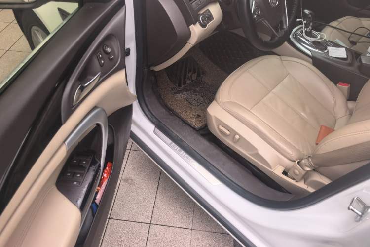 Used Buick Regal 2015 2.0L Elite Fashion Edition Driver Seat
