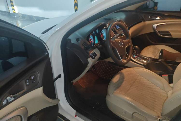 Used Buick Regal 2015 2.0L Leading Fashion Edition Driver Seat