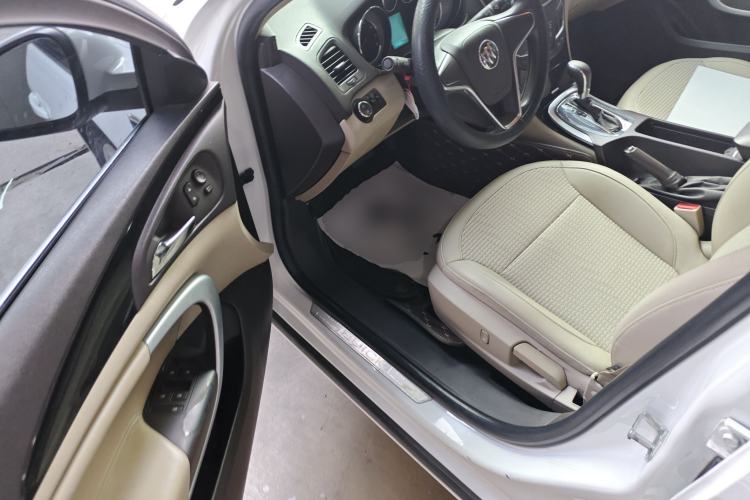 Used Buick Regal 2015 2.0L Leading Fashion Edition Driver Seat