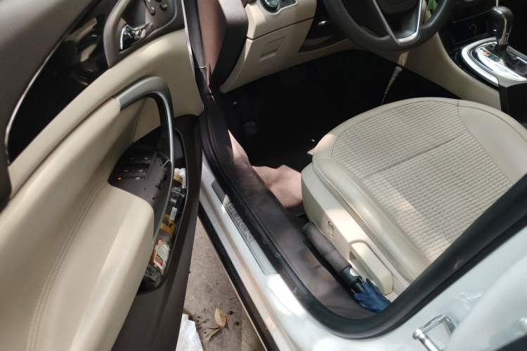 Used Buick Regal 2015 2.0L Leading Fashion Edition Driver Seat