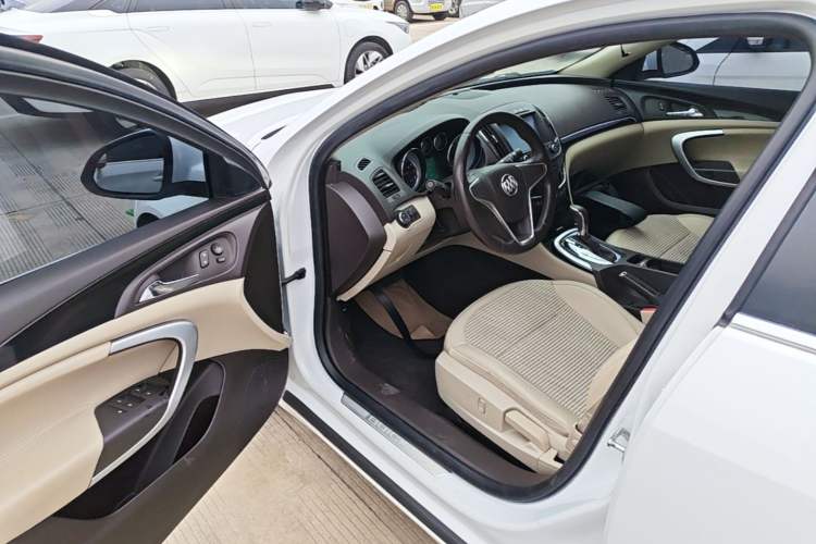 Used Buick Regal 2015 2.0L Leading Fashion Edition Driver Seat